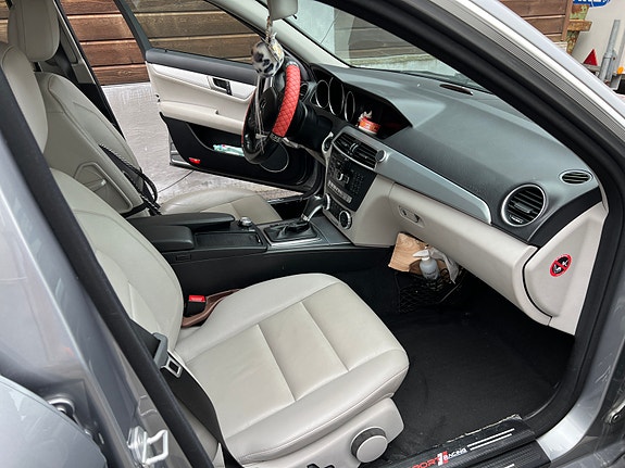 Mercedes-Benz C180 11 of 24