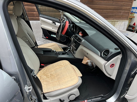 Mercedes-Benz C180 7 of 24