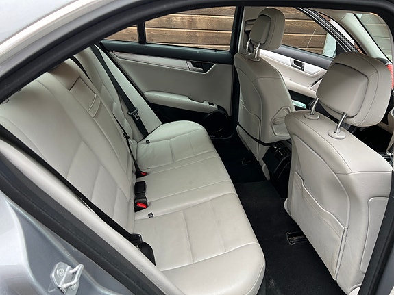 Mercedes-Benz C180 8 of 24