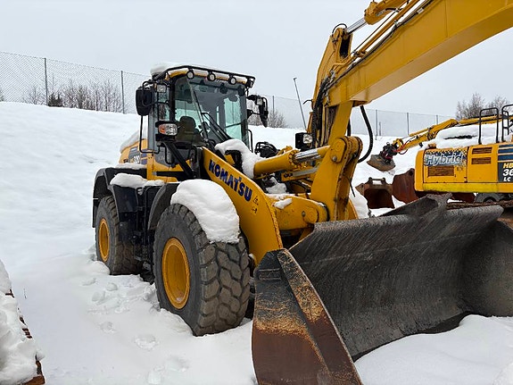 Komatsu WA 320-8