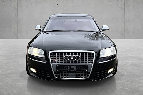 Audi S8 2 of 5