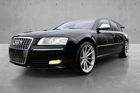 Audi S8 4 of 5