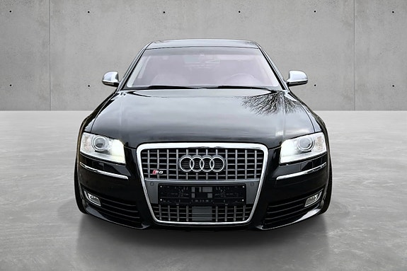 Audi S8 3 of 5