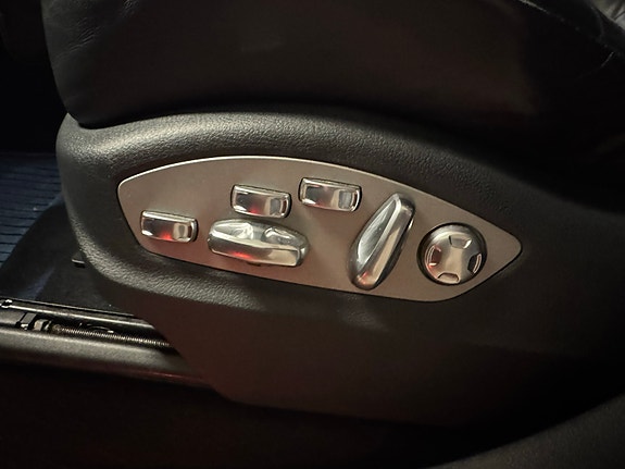 Porsche Cayenne 5 of 9