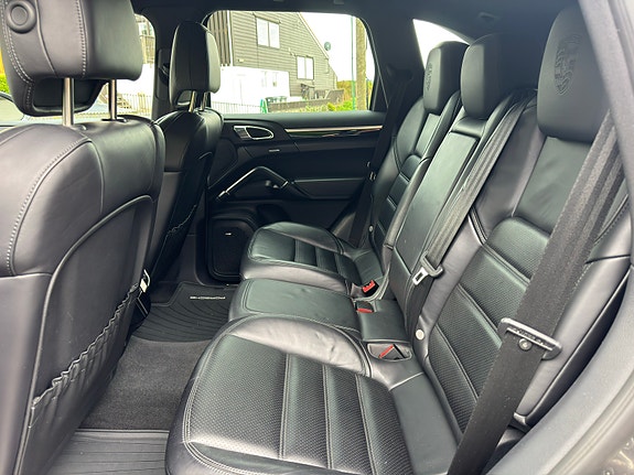 Porsche Cayenne 7 of 9