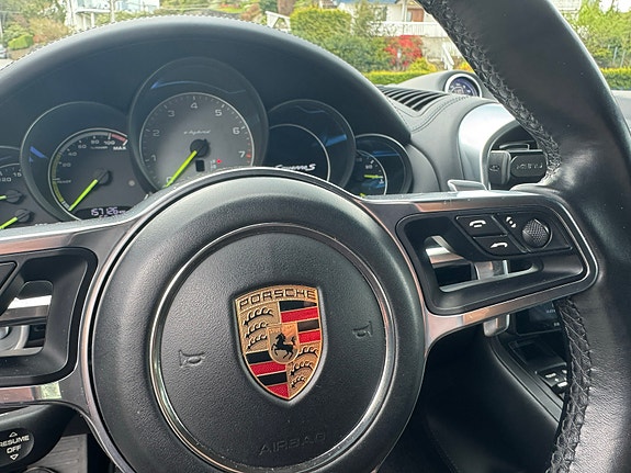 Porsche Cayenne 6 of 9