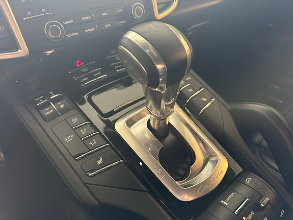 Porsche Cayenne 9 of 9