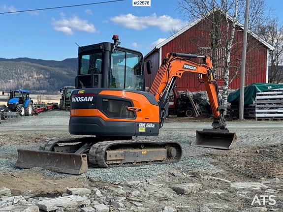 Doosan DX50Z-7 Minigraver – 3 skuffer – Svingbom - 1430 timer! SE VIDEO 4 of 5