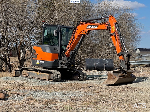 Doosan DX50Z-7 Minigraver – 3 skuffer – Svingbom - 1430 timer! SE VIDEO 2 of 5