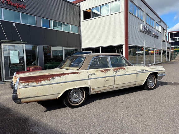 Buick Le Sabre 3 of 5