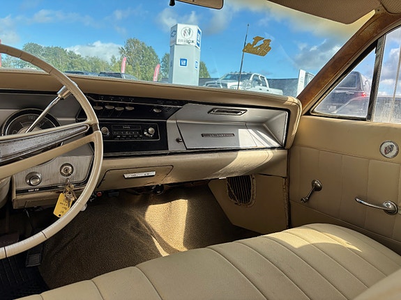 Buick Le Sabre 16 of 23