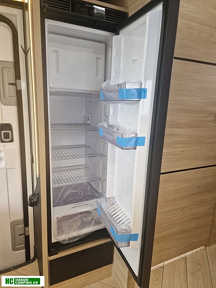 Challenger 380 GRAPHITE EDITION Ford Transit 165 hk 2,0L automat, 5 sitteplasser / 6 soveplasser. Kan oppgristreres til 4100kg. Totalvekt 24 of 30