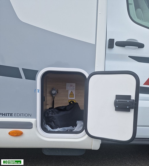 Challenger 380 GRAPHITE EDITION Ford Transit 165 hk 2,0L automat, 5 sitteplasser / 6 soveplasser. Kan oppgristreres til 4100kg. Totalvekt 7 of 30