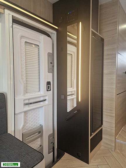 Challenger 380 GRAPHITE EDITION Ford Transit 165 hk 2,0L automat, 5 sitteplasser / 6 soveplasser. Kan oppgristreres til 4100kg. Totalvekt 23 of 30