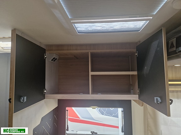 Challenger 380 GRAPHITE EDITION Ford Transit 165 hk 2,0L automat, 5 sitteplasser / 6 soveplasser. Kan oppgristreres til 4100kg. Totalvekt 22 of 30