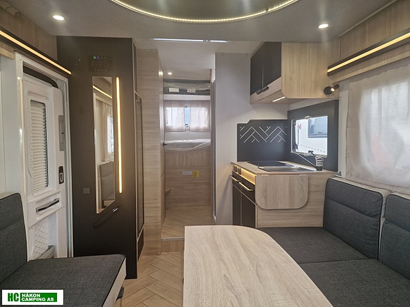 Challenger 380 GRAPHITE EDITION Ford Transit 165 hk 2,0L automat, 5 sitteplasser / 6 soveplasser. Kan oppgristreres til 4100kg. Totalvekt 16 of 30
