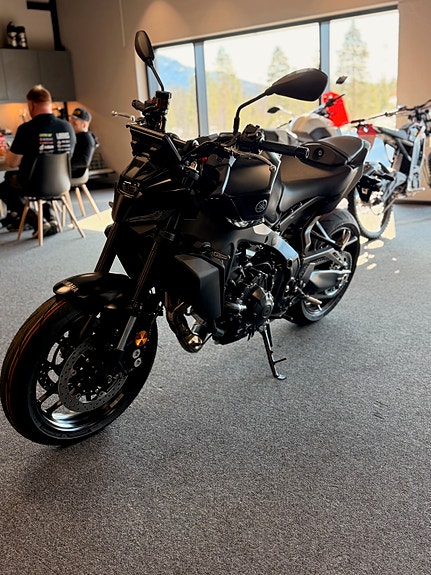 Yamaha MT-09 Tech Black 3 of 5