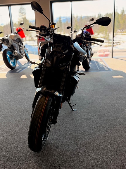 Yamaha MT-09 Tech Black 2 of 5