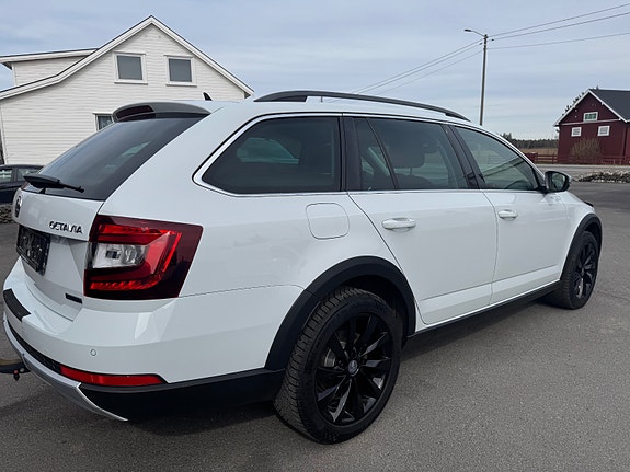 Skoda Octavia Scout 8 of 30