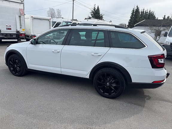Skoda Octavia Scout 6 of 30
