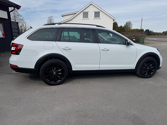 Skoda Octavia Scout 9 of 30