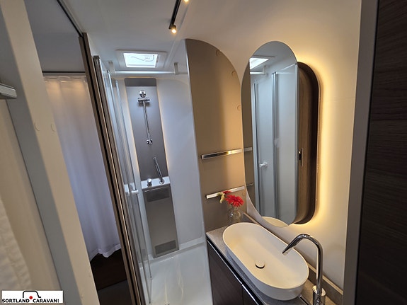 Adria ALPINA 663 HT 30 of 30