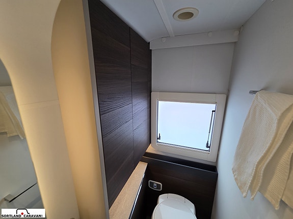 Adria ALPINA 663 HT 28 of 30