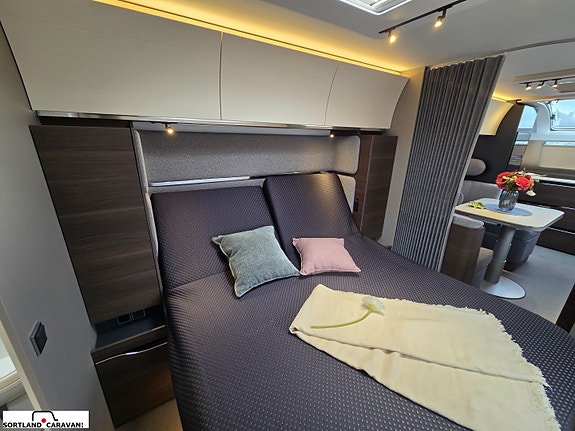 Adria ALPINA 663 HT 27 of 30