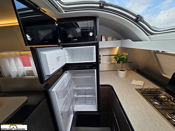 Adria ALPINA 663 HT 19 of 30