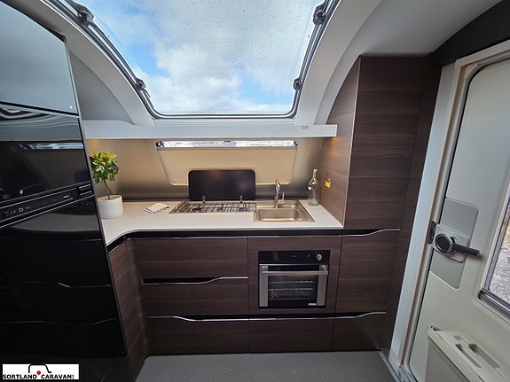 Adria ALPINA 663 HT 17 of 30