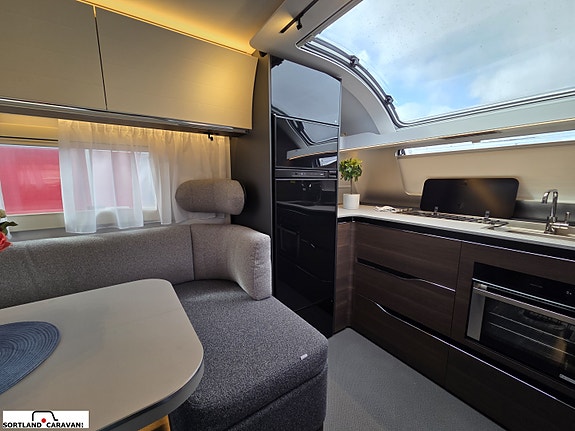 Adria ALPINA 663 HT 11 of 30