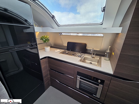 Adria ALPINA 663 HT 18 of 30
