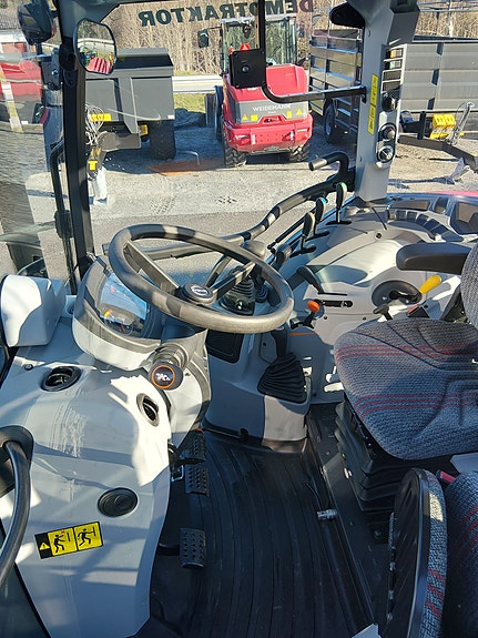Steyr 4075 Kompakt S. ink Laster 13 of 16