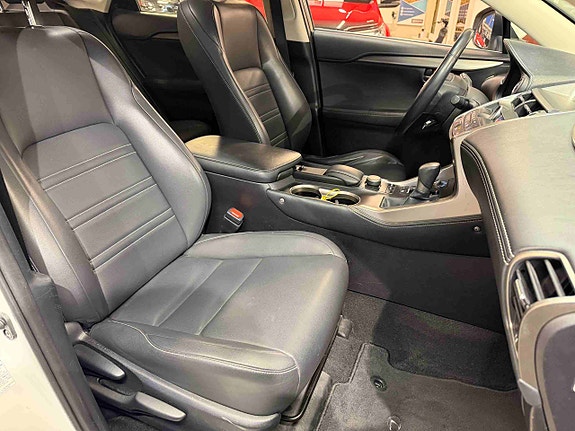 Lexus NX300h 22 of 30