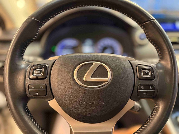 Lexus NX300h 10 of 30