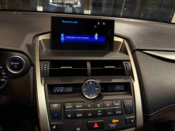 Lexus NX300h 16 of 30