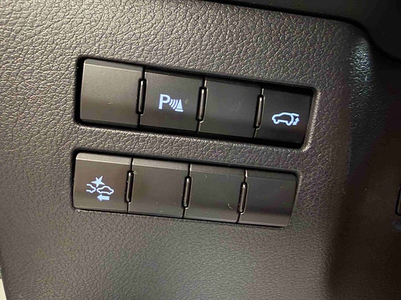 Lexus NX300h 14 of 30