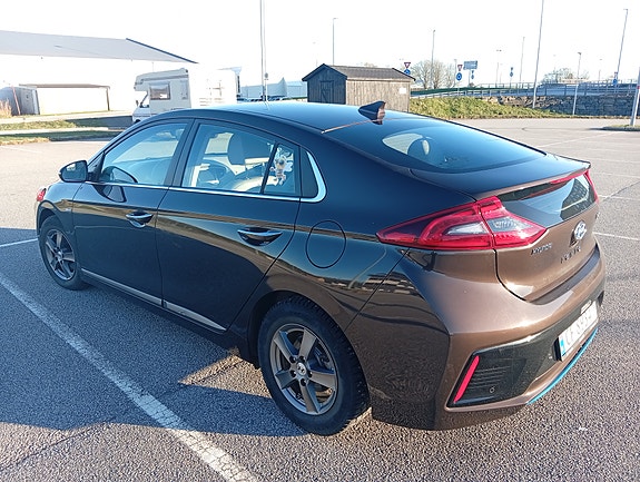 Hyundai IONIQ 2 of 16
