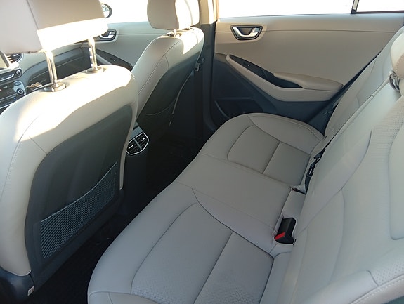Hyundai IONIQ 10 of 16