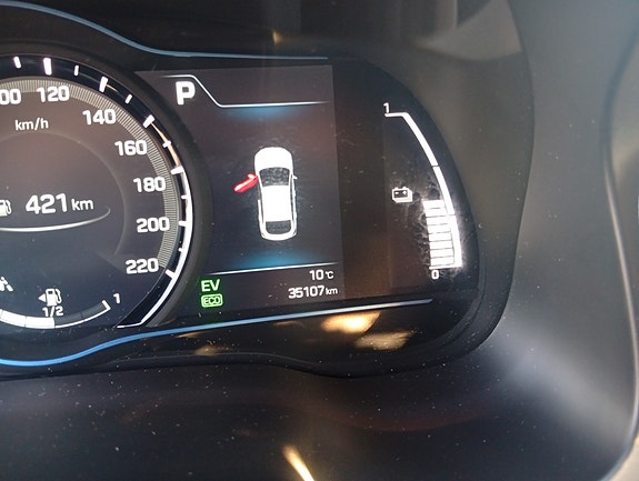 Hyundai IONIQ 14 of 16