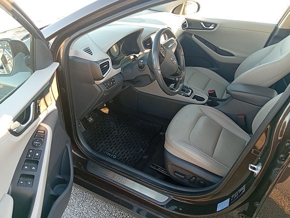 Hyundai IONIQ 5 of 16