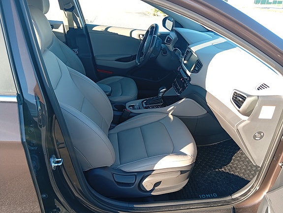 Hyundai IONIQ 6 of 16