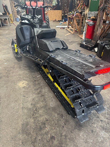 Ski-doo Summit 850 E-Tec 5 of 5
