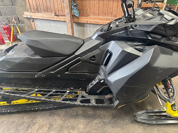 Ski-doo Summit 850 E-Tec 2 of 5