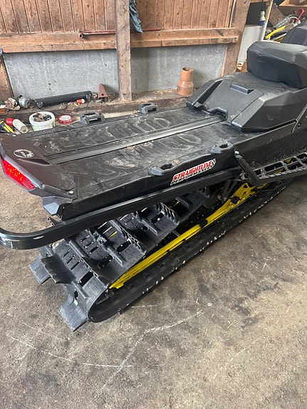 Ski-doo Summit 850 E-Tec 3 of 5