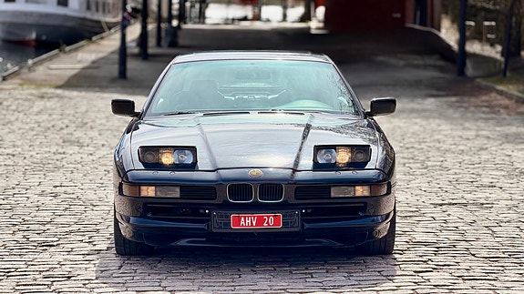 BMW 850i 2 of 5