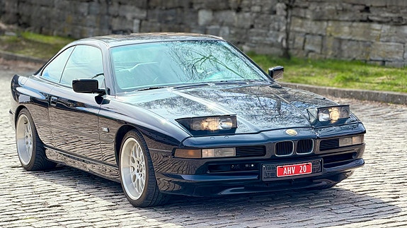 BMW 850i 4 of 5