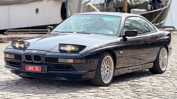 BMW 850i 3 of 5