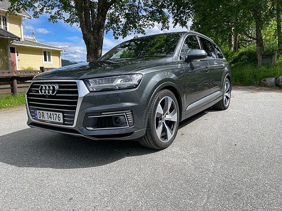 Audi Q7 4 of 5