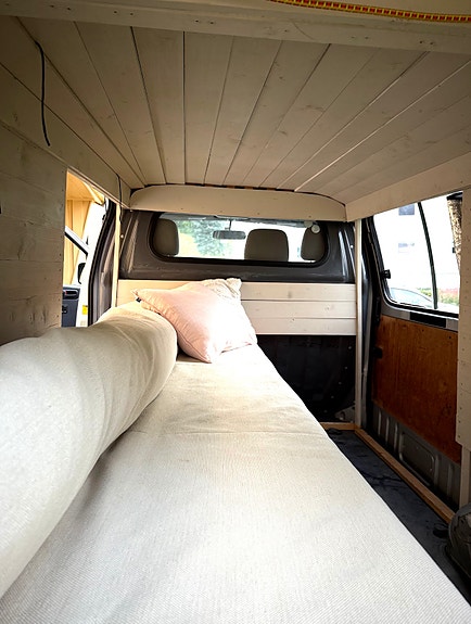 Toyota HiAce 2 of 3